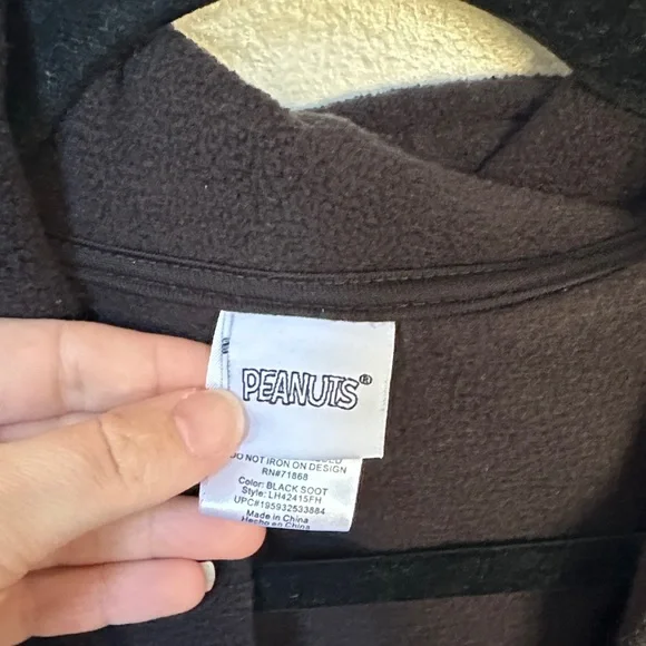 Peanuts Black Button Down Shirt sz small - Picture 2 of 6